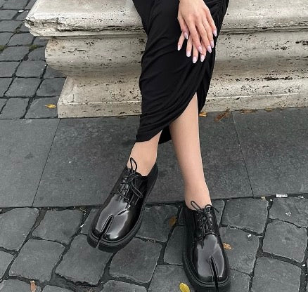 Split-Toe Shoes Through History—From Traditional Tabi to Modern Icons