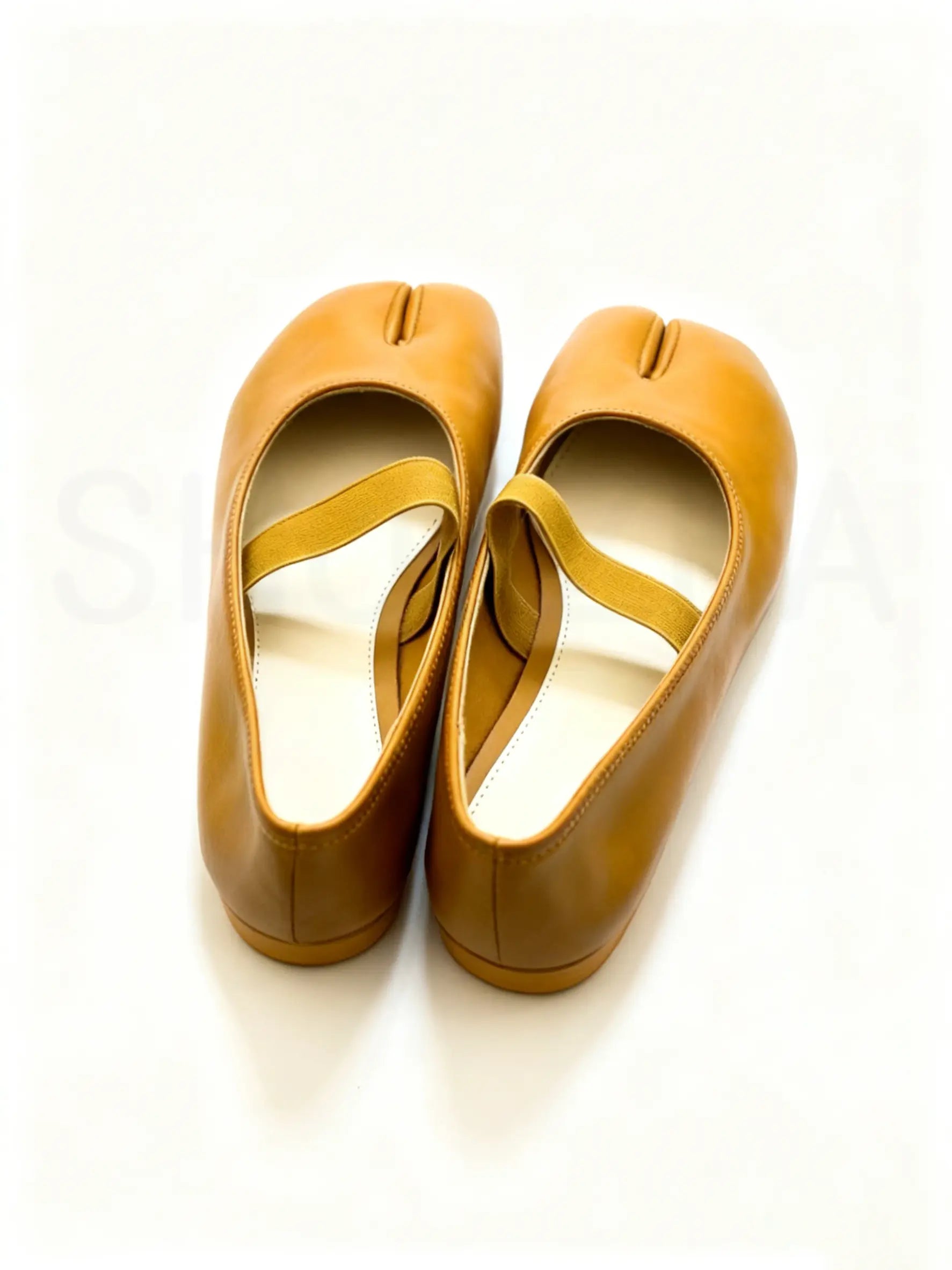 Shoezea Split-Toe Tabi Flats with Simple Single Strap Design