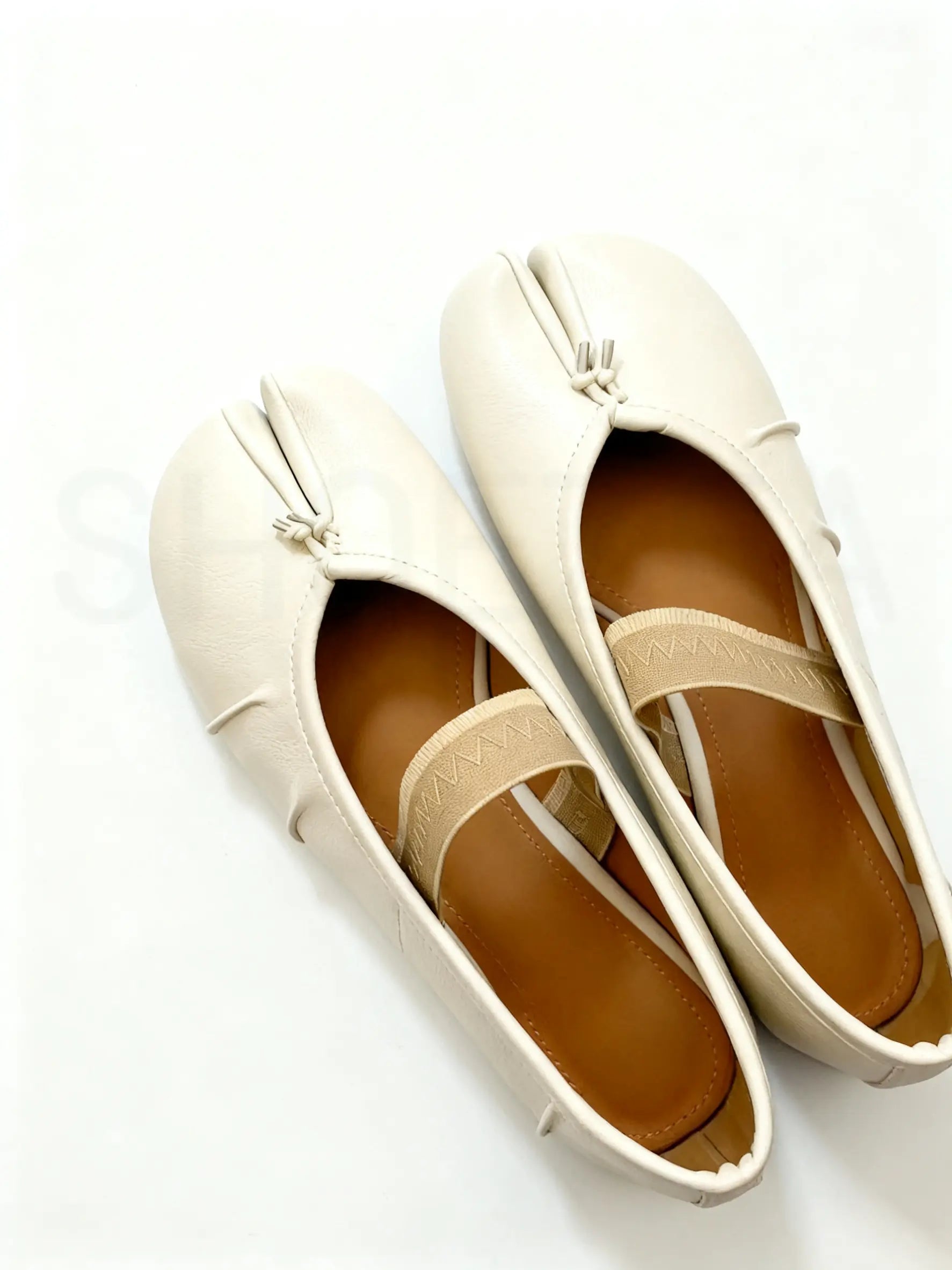 Shoezea Split-Toe Tabi Flats with Wide Comfort Band