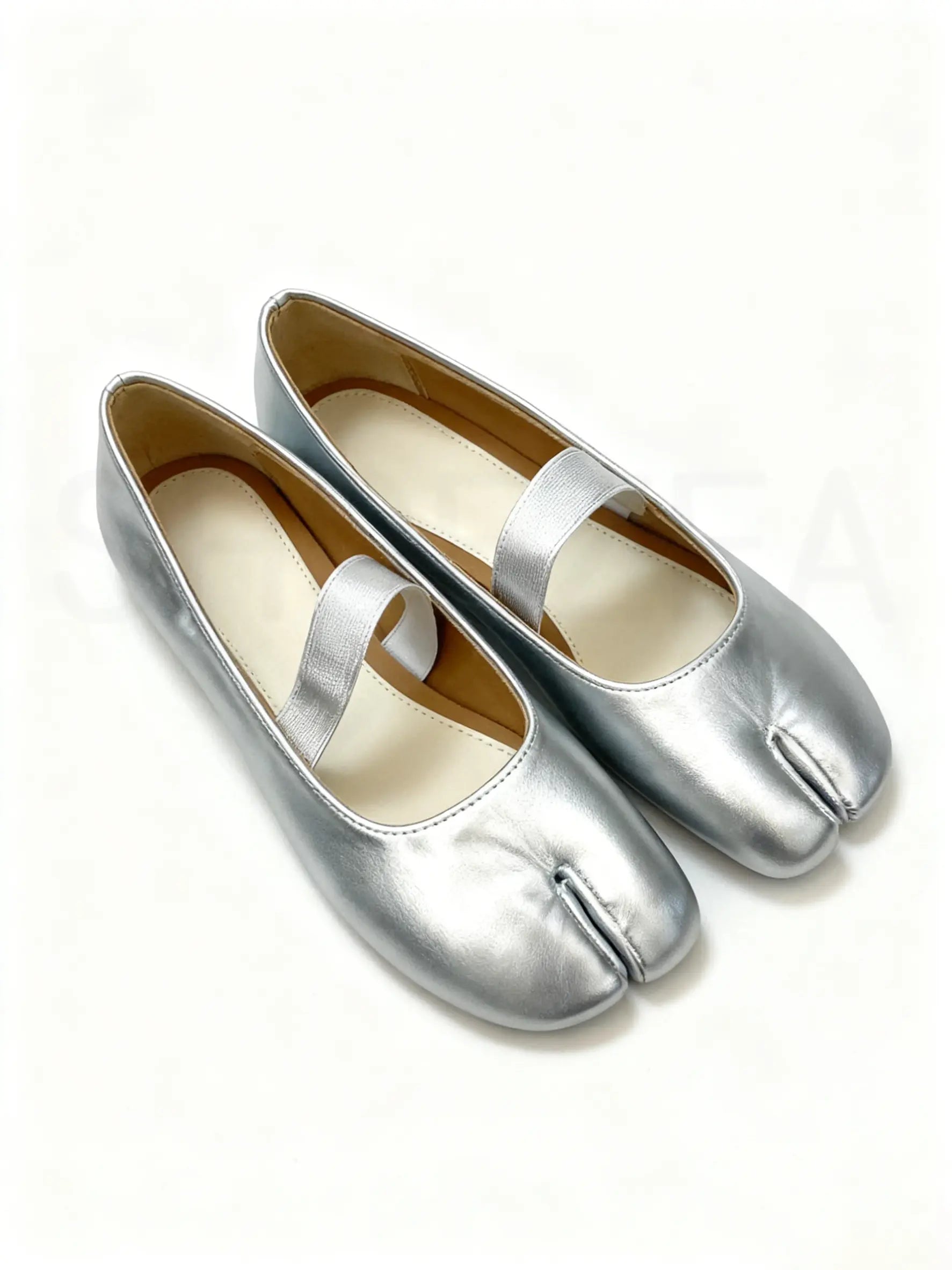 Shoezea Split-Toe Tabi Flats with Simple Single Strap Design