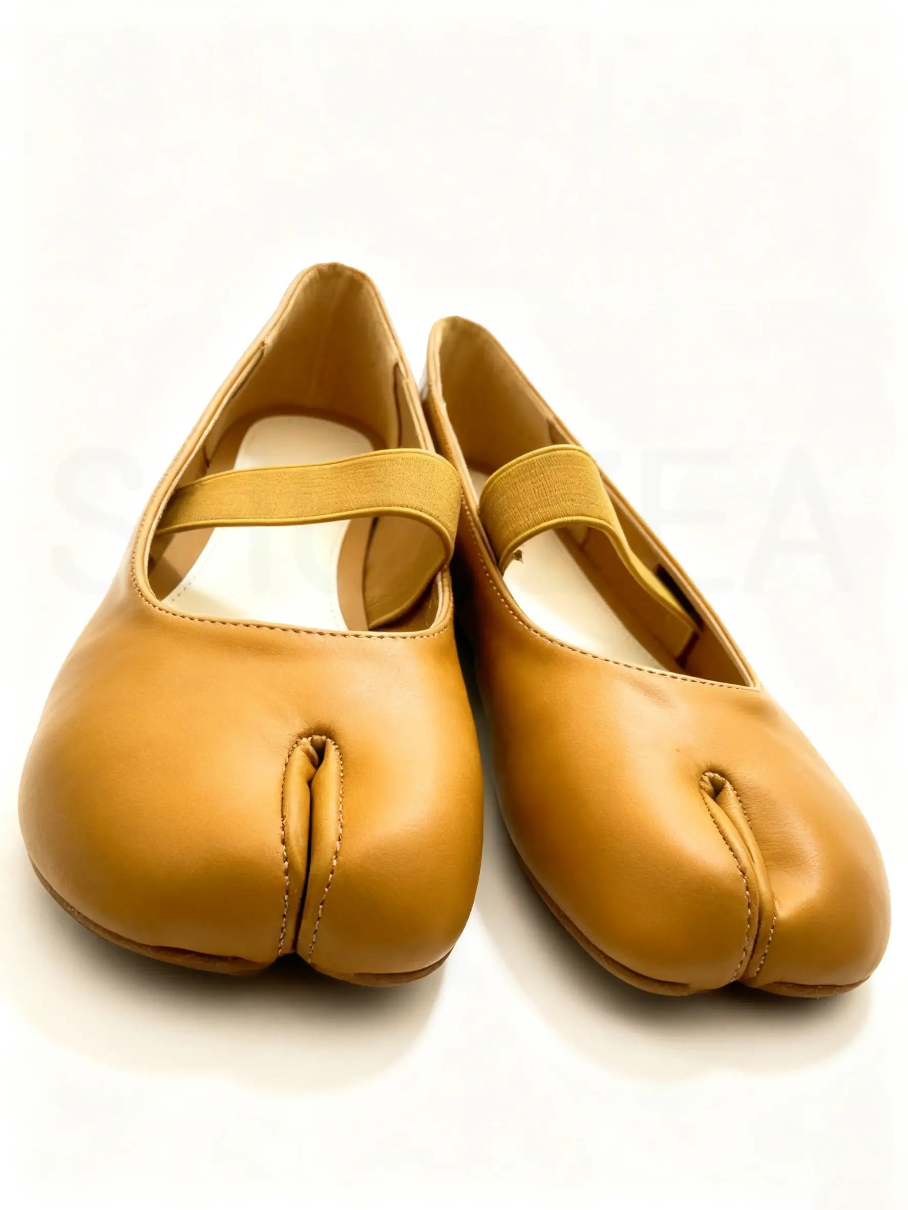 Shoezea Split-Toe Tabi Flats with Simple Single Strap Design