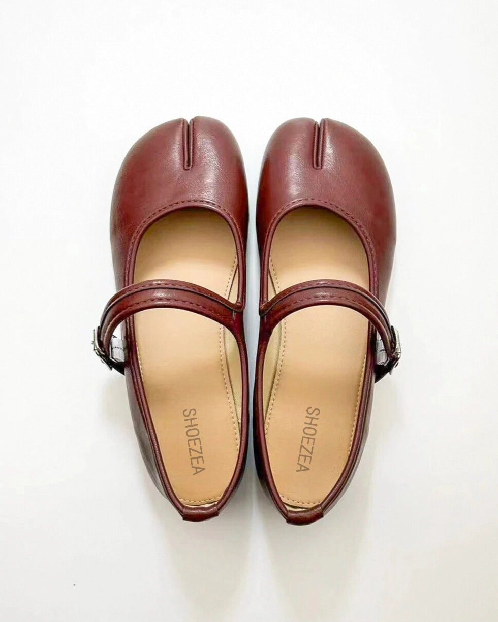 Round Toe Tabi Flats