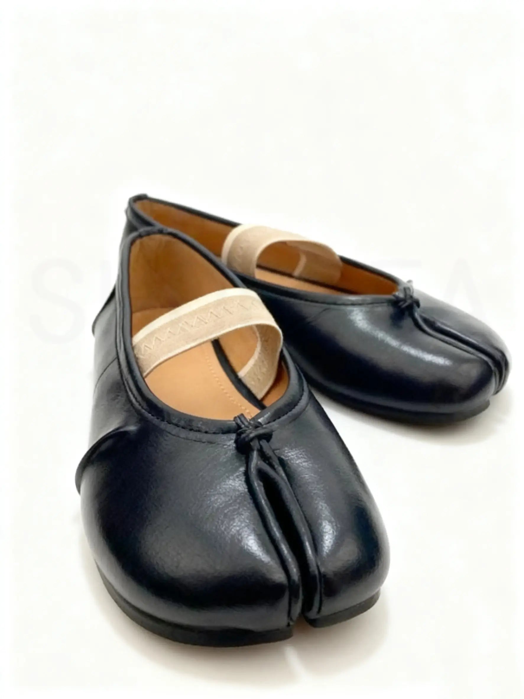 Shoezea Split-Toe Tabi Flats with Wide Comfort Band