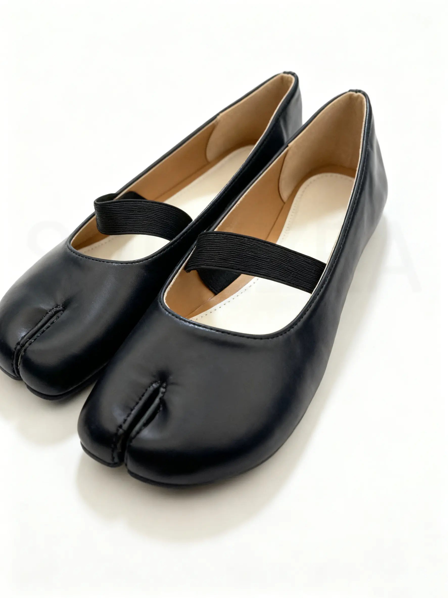 Shoezea Split-Toe Tabi Flats with Simple Single Strap Design
