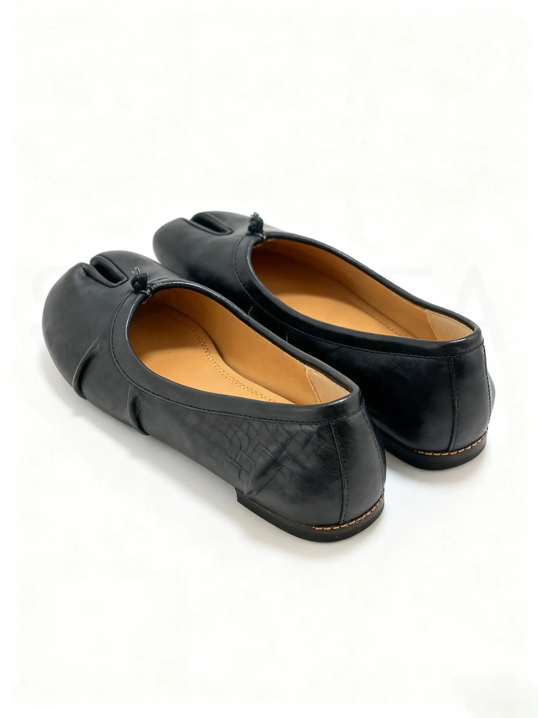 Shoezea Split-Toe Tabi Ballet Flats with Soft Ruched Design